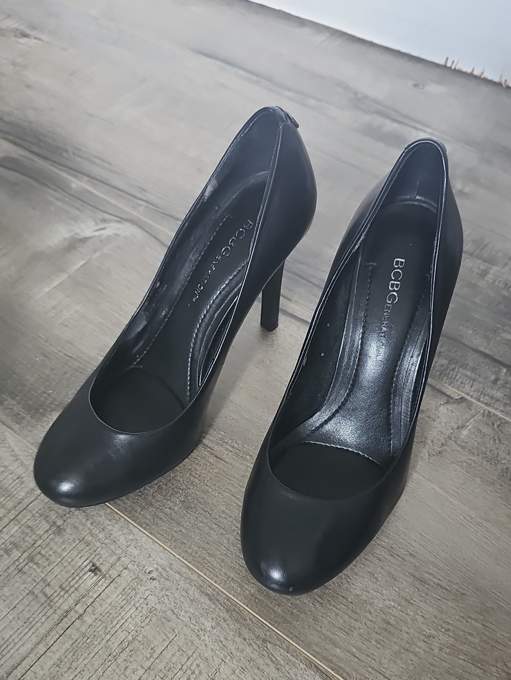 BCBGeneration Black Round-Toe Stiletto Pumps Size 6.5